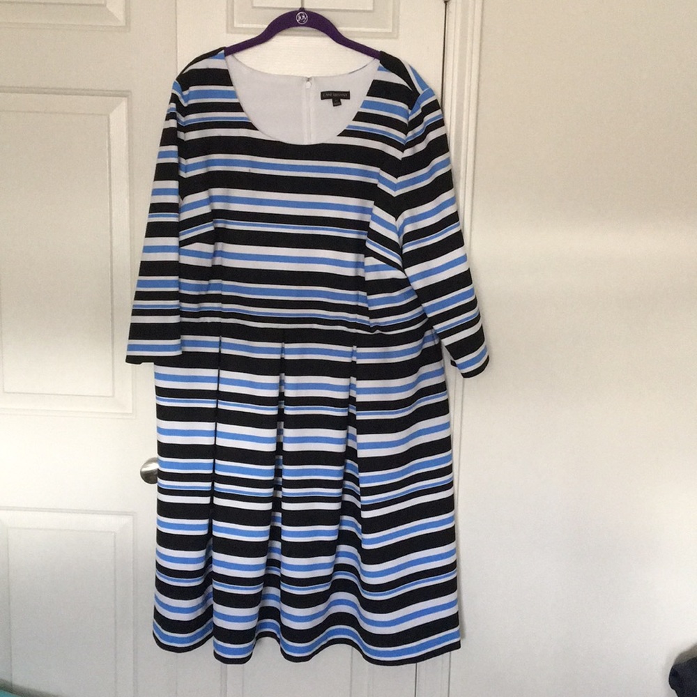 Fit & Flare dress with 3/4 length sleeves